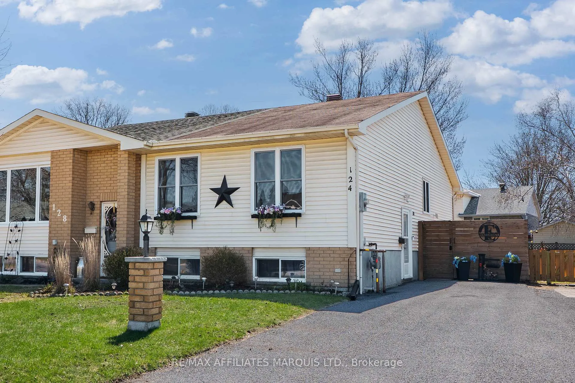 Photo 1 of 124 Northwoods Crescent, Cornwall — HOMEH