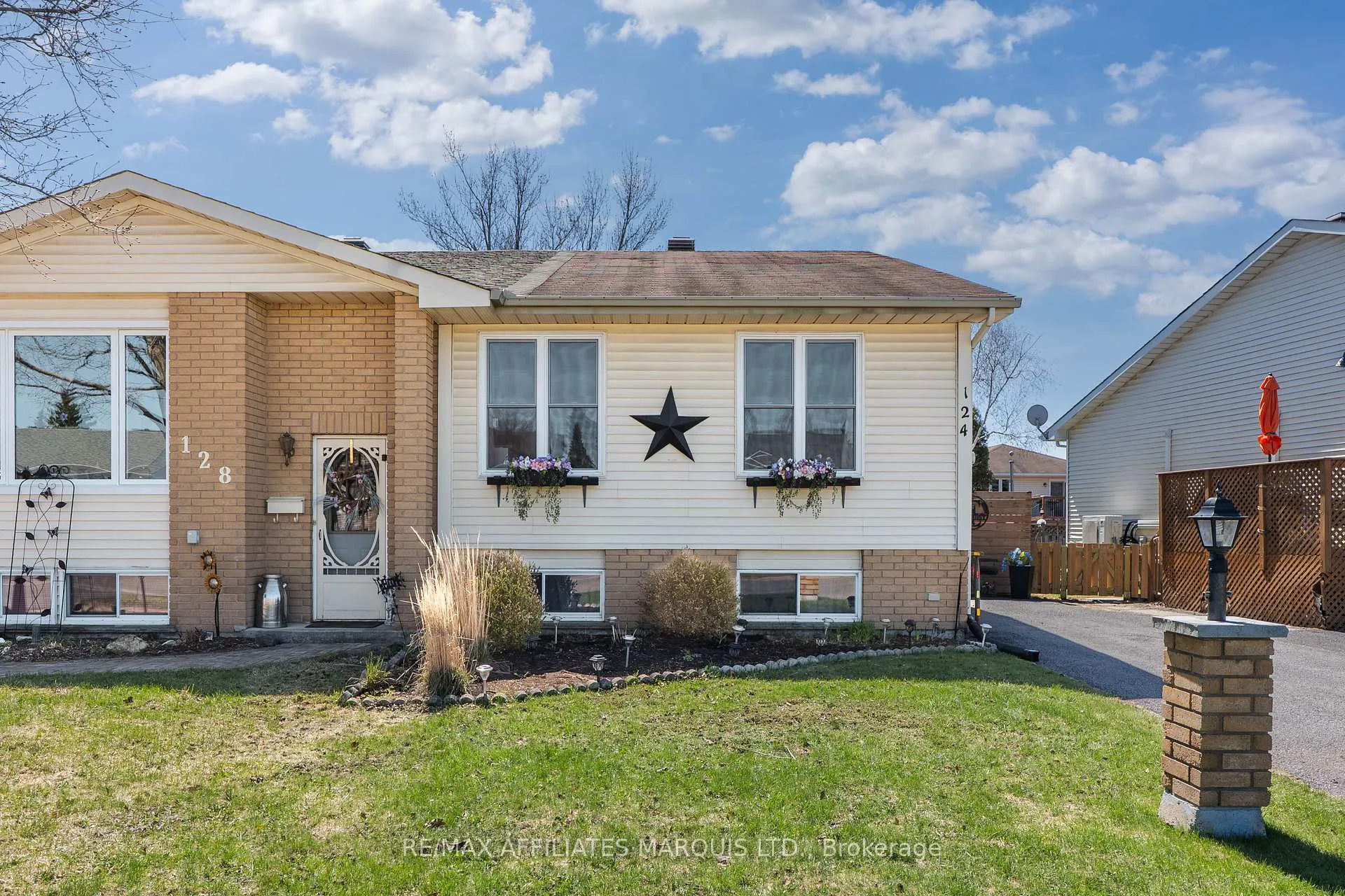 Photo 2 of 124 Northwoods Crescent, Cornwall — HOMEH