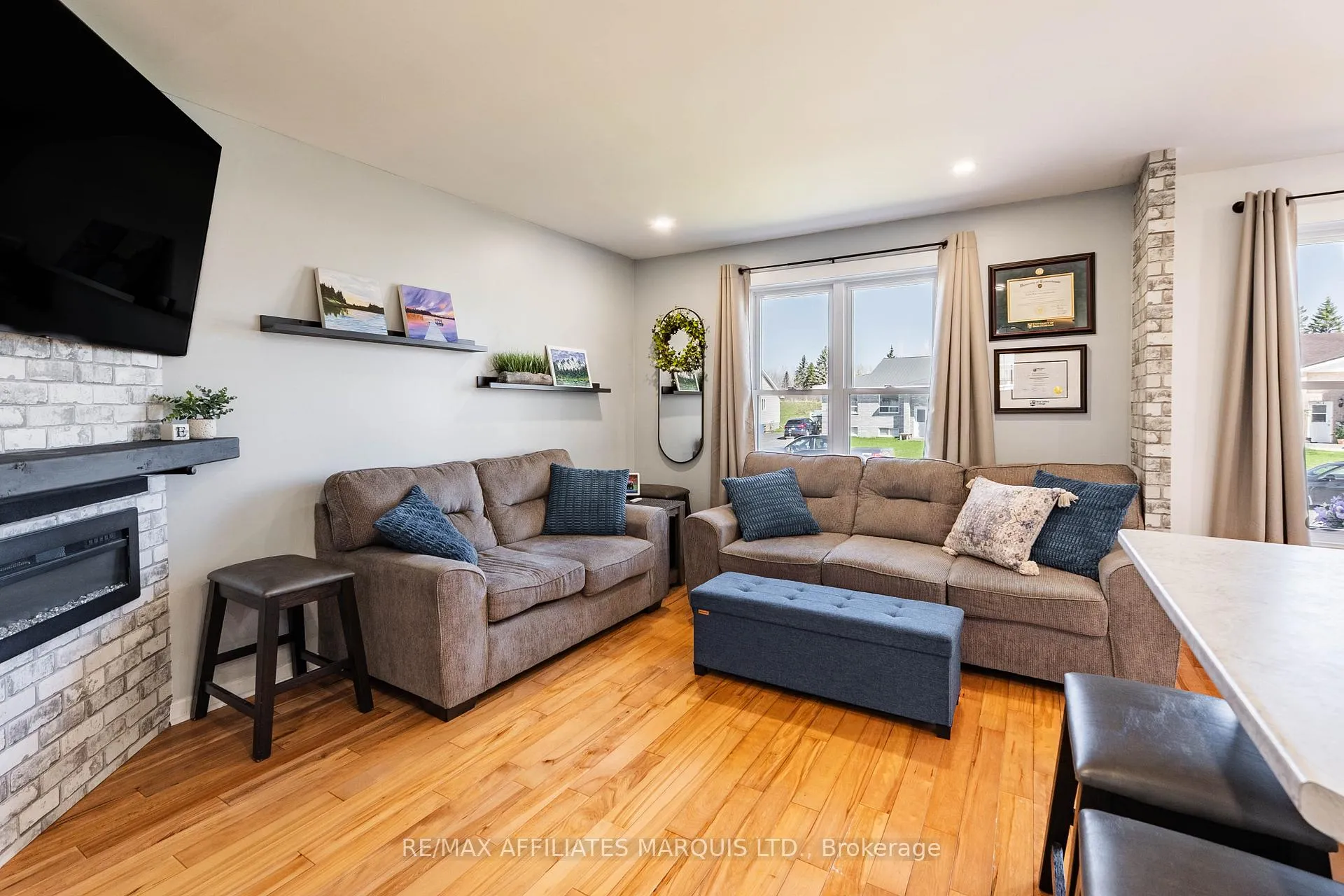 Photo 5 of 124 Northwoods Crescent, Cornwall — HOMEH