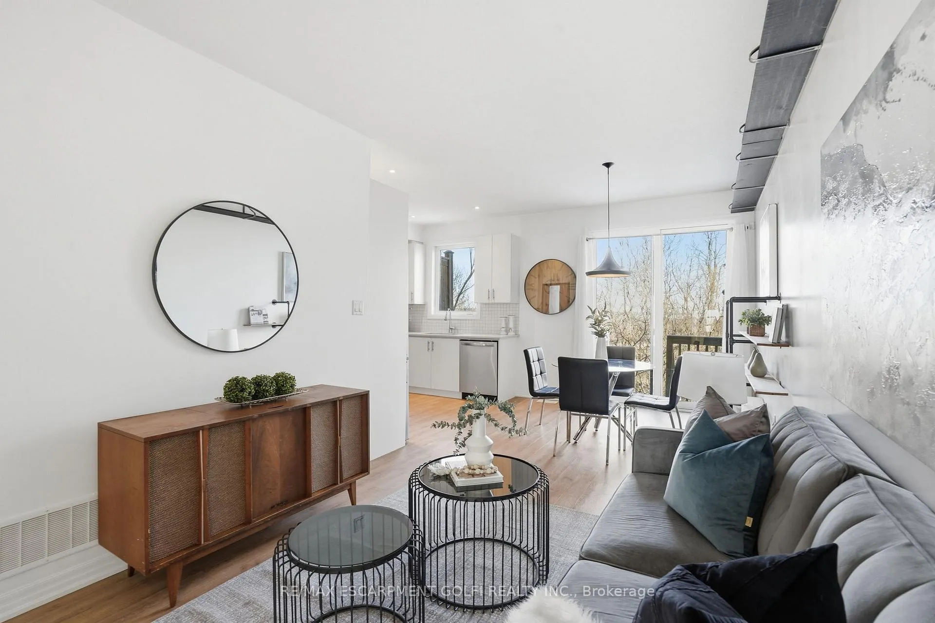 Photo 4 of Unit 26, 290 Barton Street W, Hamilton, Strathcona — HOMEH
