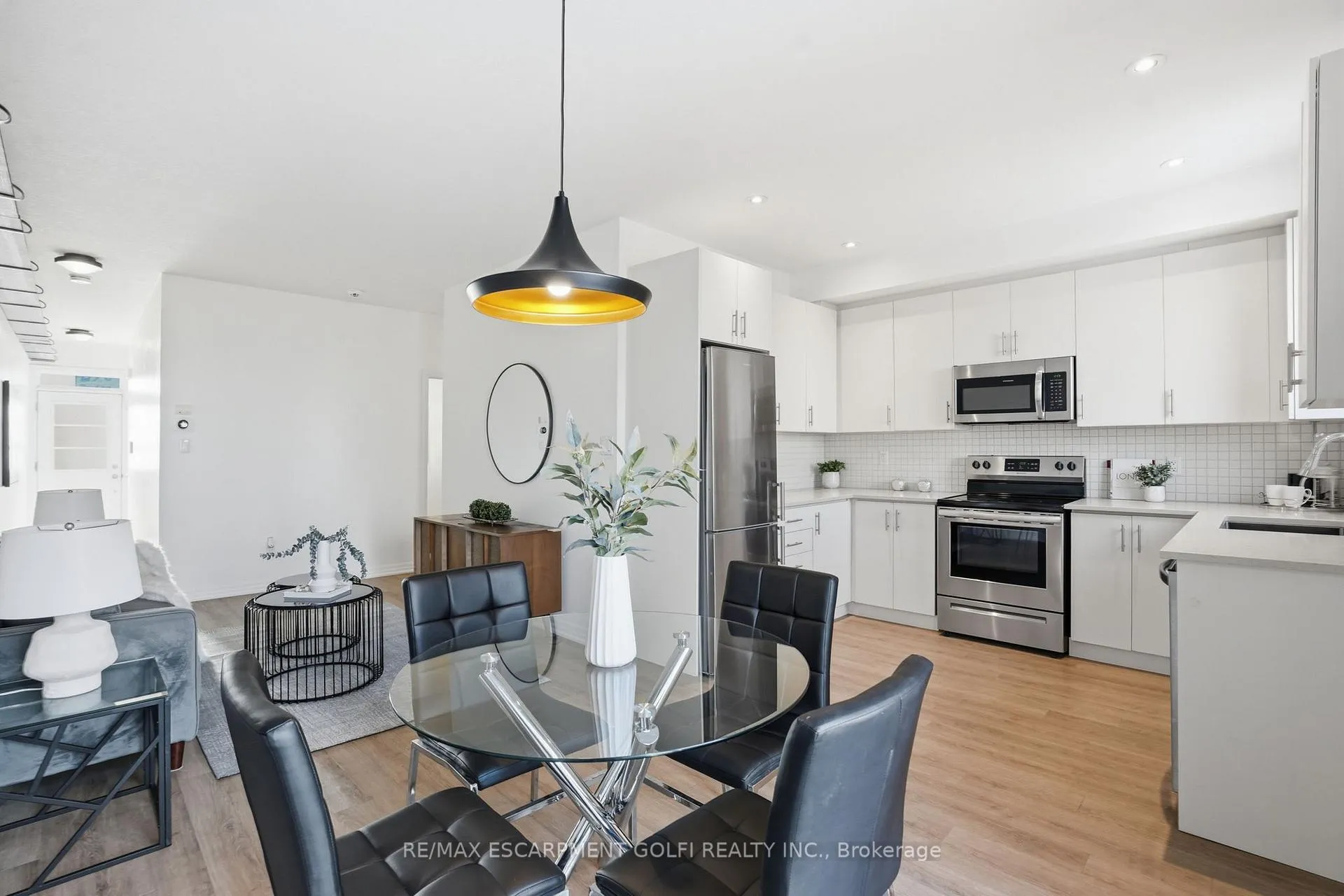 Photo 7 of Unit 26, 290 Barton Street W, Hamilton, Strathcona — HOMEH