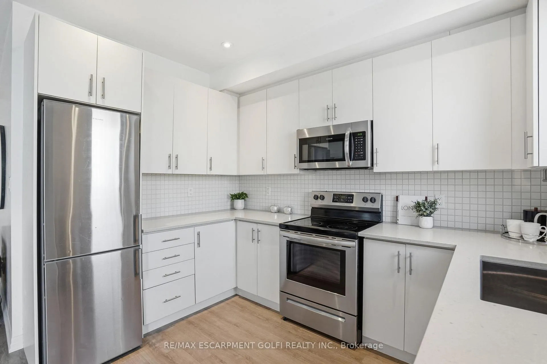 Photo 9 of Unit 26, 290 Barton Street W, Hamilton, Strathcona — HOMEH