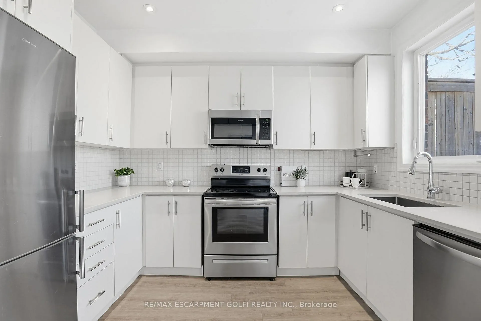 Photo 10 of Unit 26, 290 Barton Street W, Hamilton, Strathcona — HOMEH