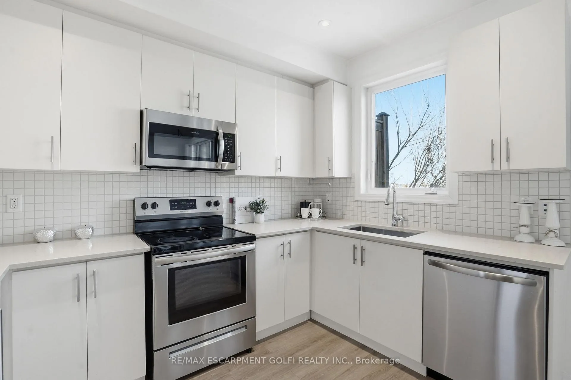 Photo 11 of Unit 26, 290 Barton Street W, Hamilton, Strathcona — HOMEH