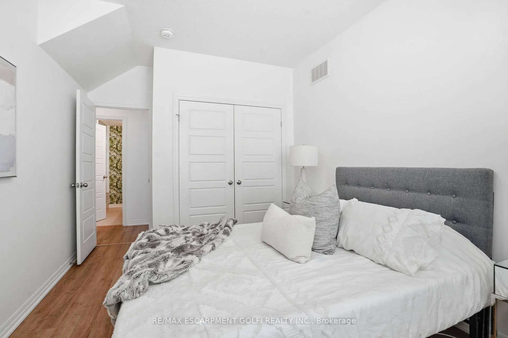 Photo 14 of Unit 26, 290 Barton Street W, Hamilton, Strathcona — HOMEH