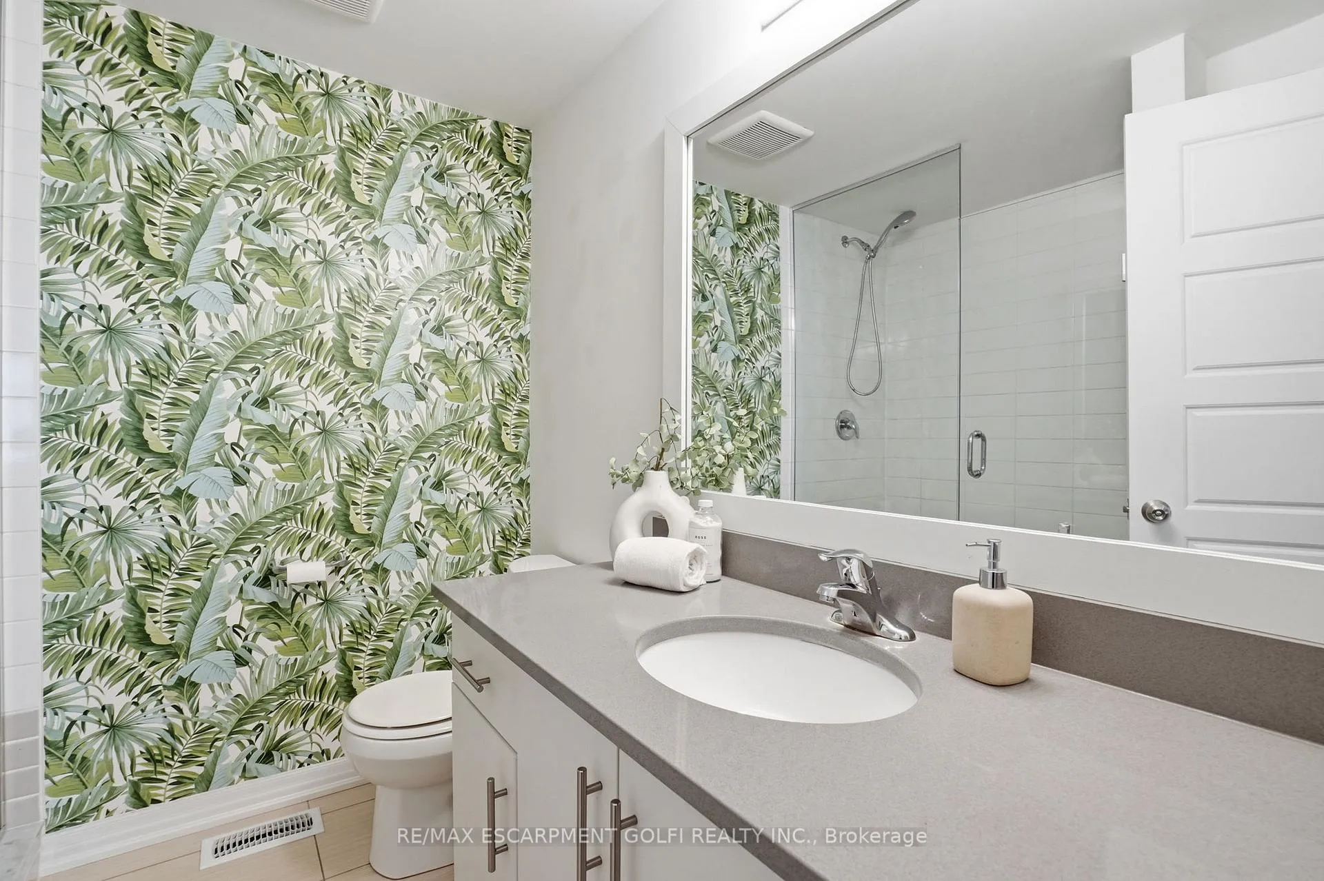 Photo 15 of Unit 26, 290 Barton Street W, Hamilton, Strathcona — HOMEH