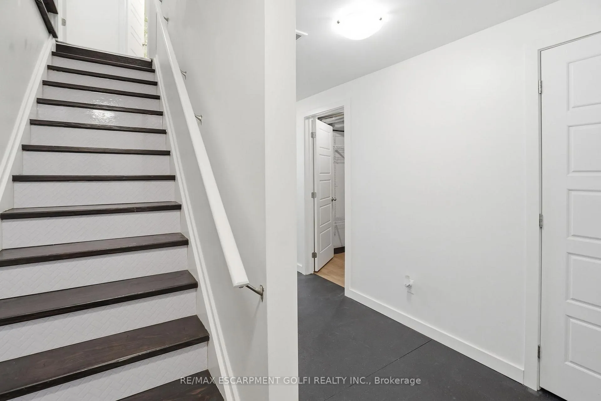 Photo 17 of Unit 26, 290 Barton Street W, Hamilton, Strathcona — HOMEH