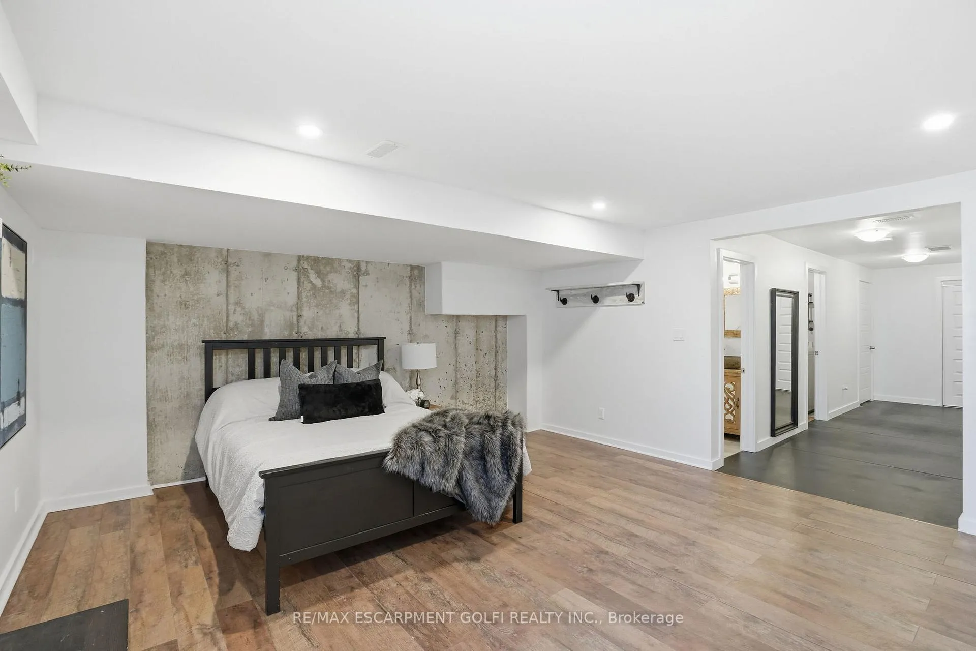 Photo 21 of Unit 26, 290 Barton Street W, Hamilton, Strathcona — HOMEH