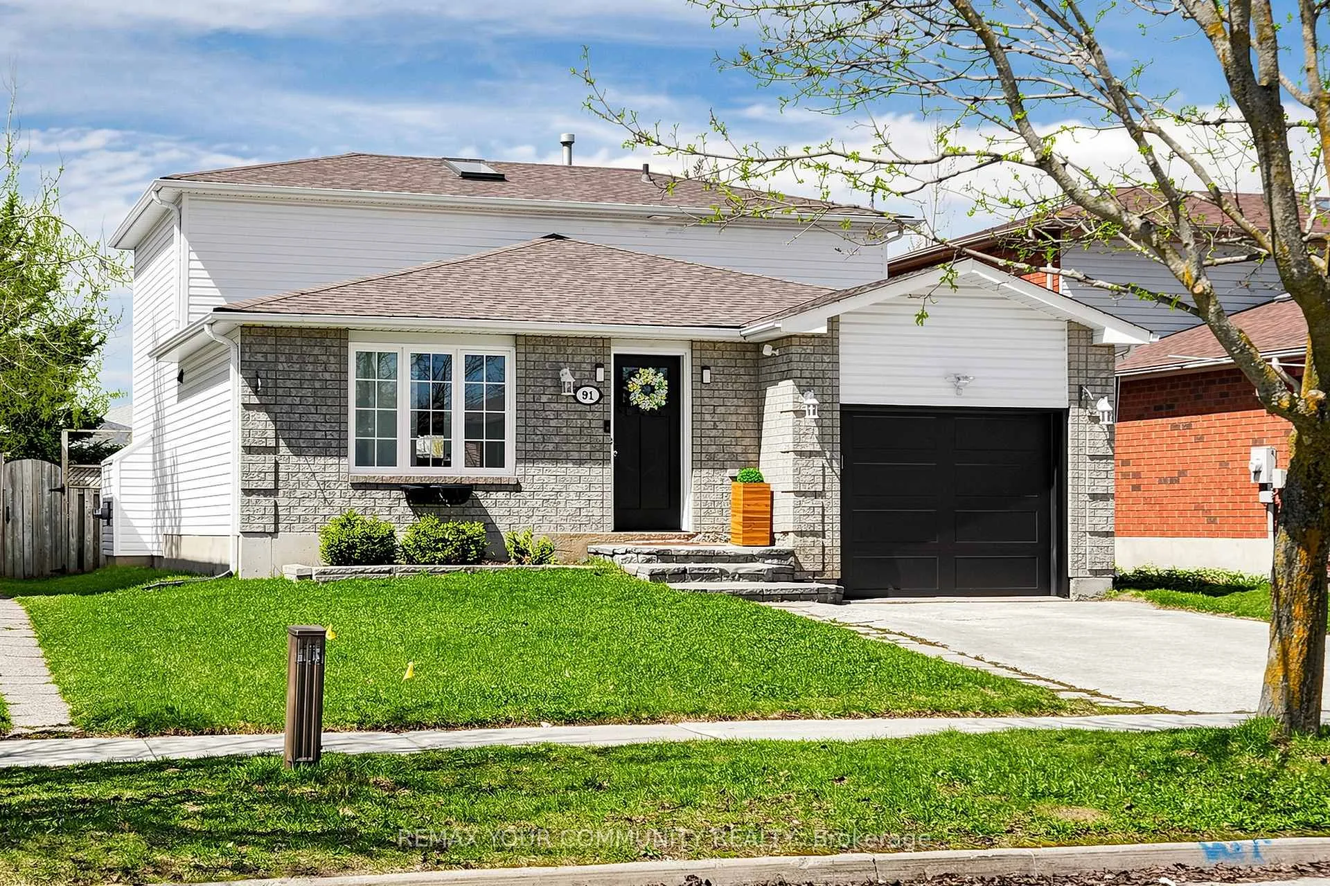 Photo 2 of 91 Columbia Road, Barrie, Holly — HOMEH