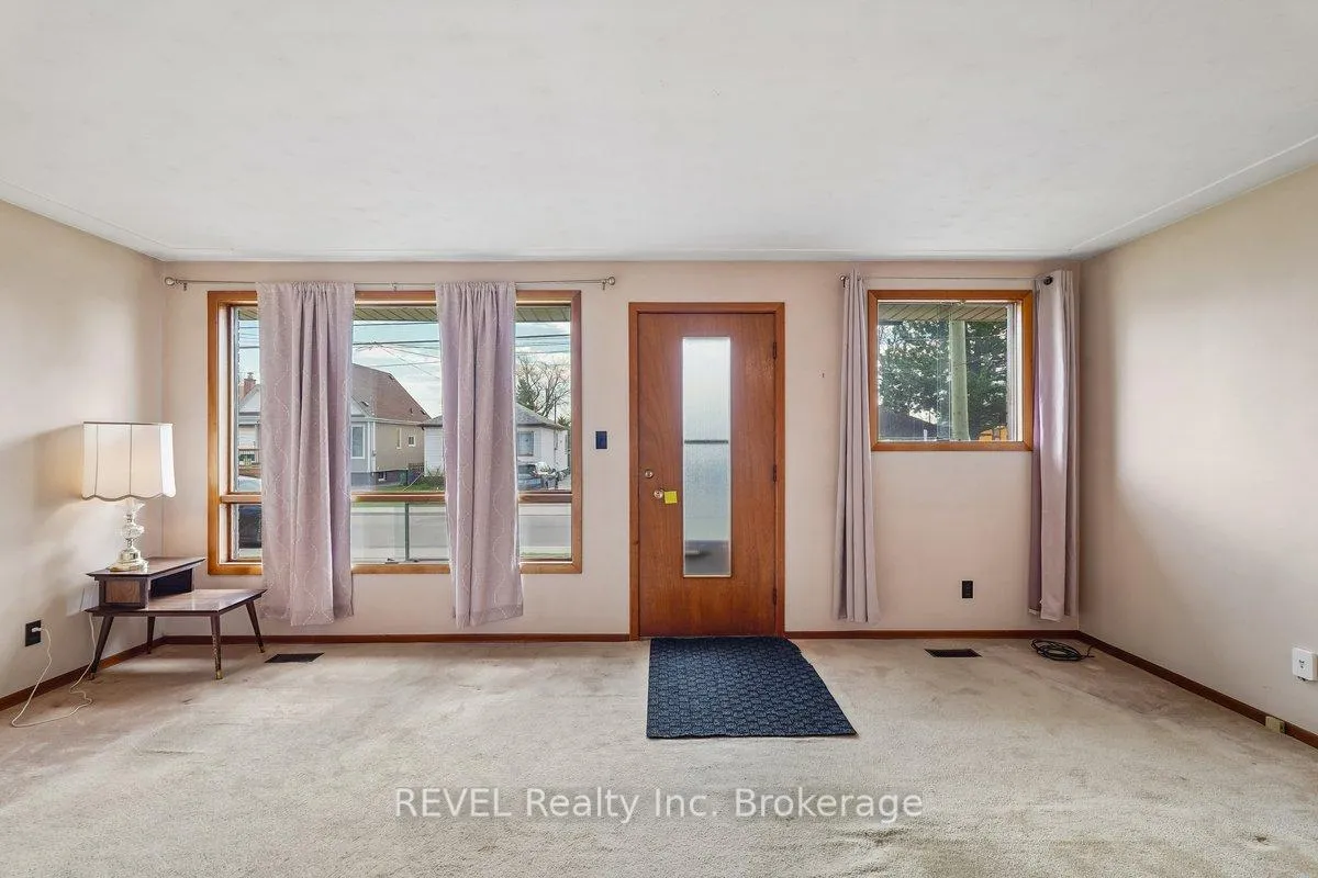 Photo 2 of 547 Quebec Street, Hamilton, Parkview — HOMEH