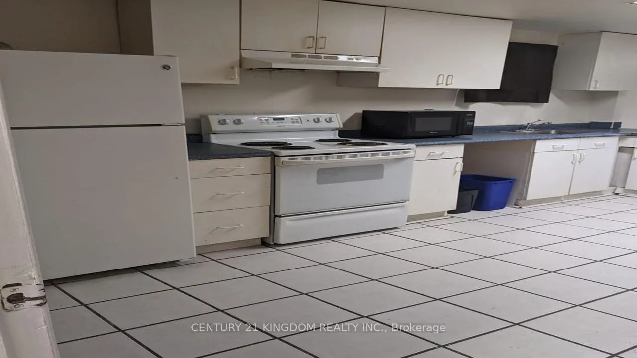 Photo 6 of Unit Basement, 10 Shoreview Drive, Scarborough, West Hill — HOMEH