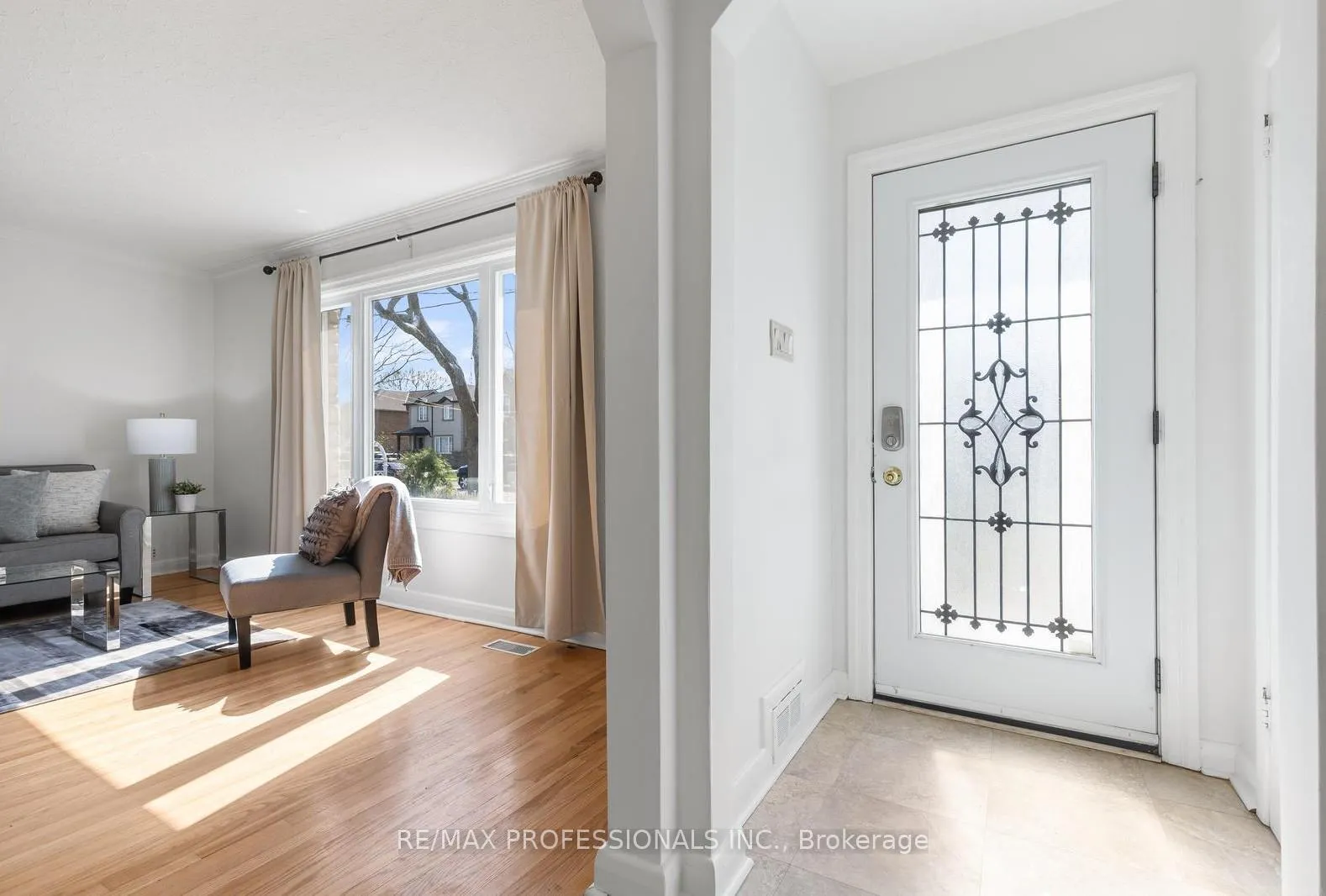 Photo 2 of 25 Charleston Road, Etobicoke, Islington-City Centre West — HOMEH
