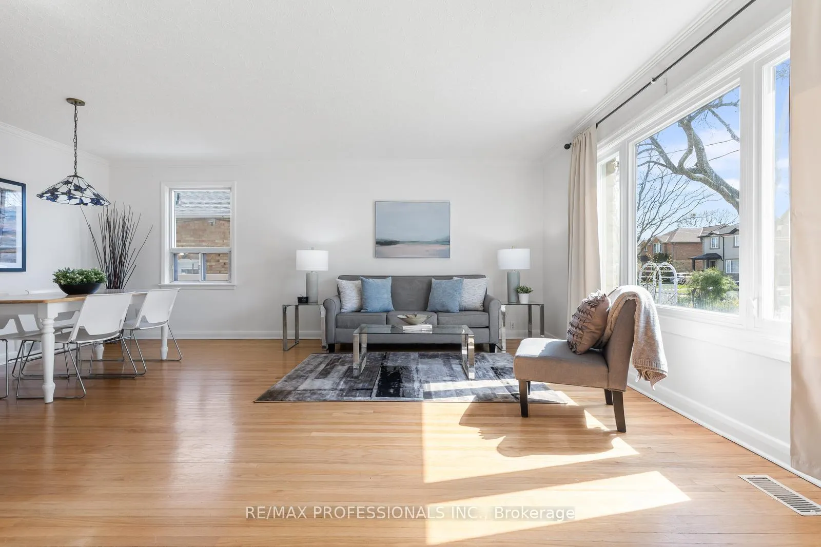 Photo 4 of 25 Charleston Road, Etobicoke, Islington-City Centre West — HOMEH
