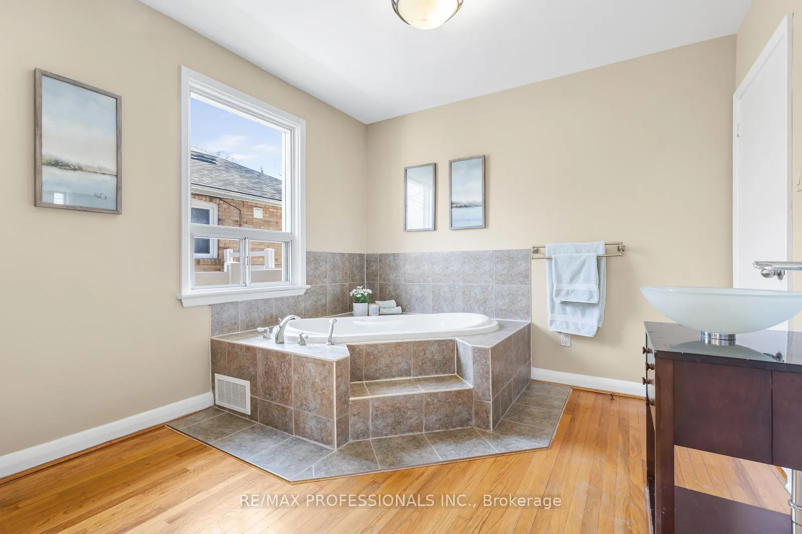 Photo 13 of 25 Charleston Road, Etobicoke, Islington-City Centre West — HOMEH