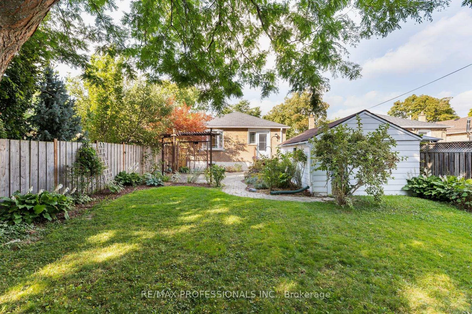 Photo 23 of 25 Charleston Road, Etobicoke, Islington-City Centre West — HOMEH