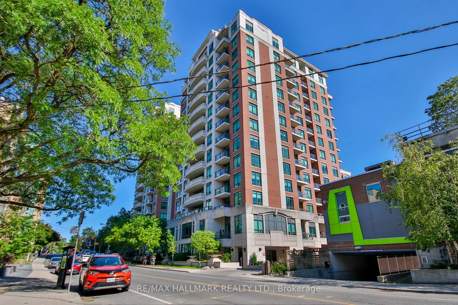 Front of Unit 704, 319 Merton Street