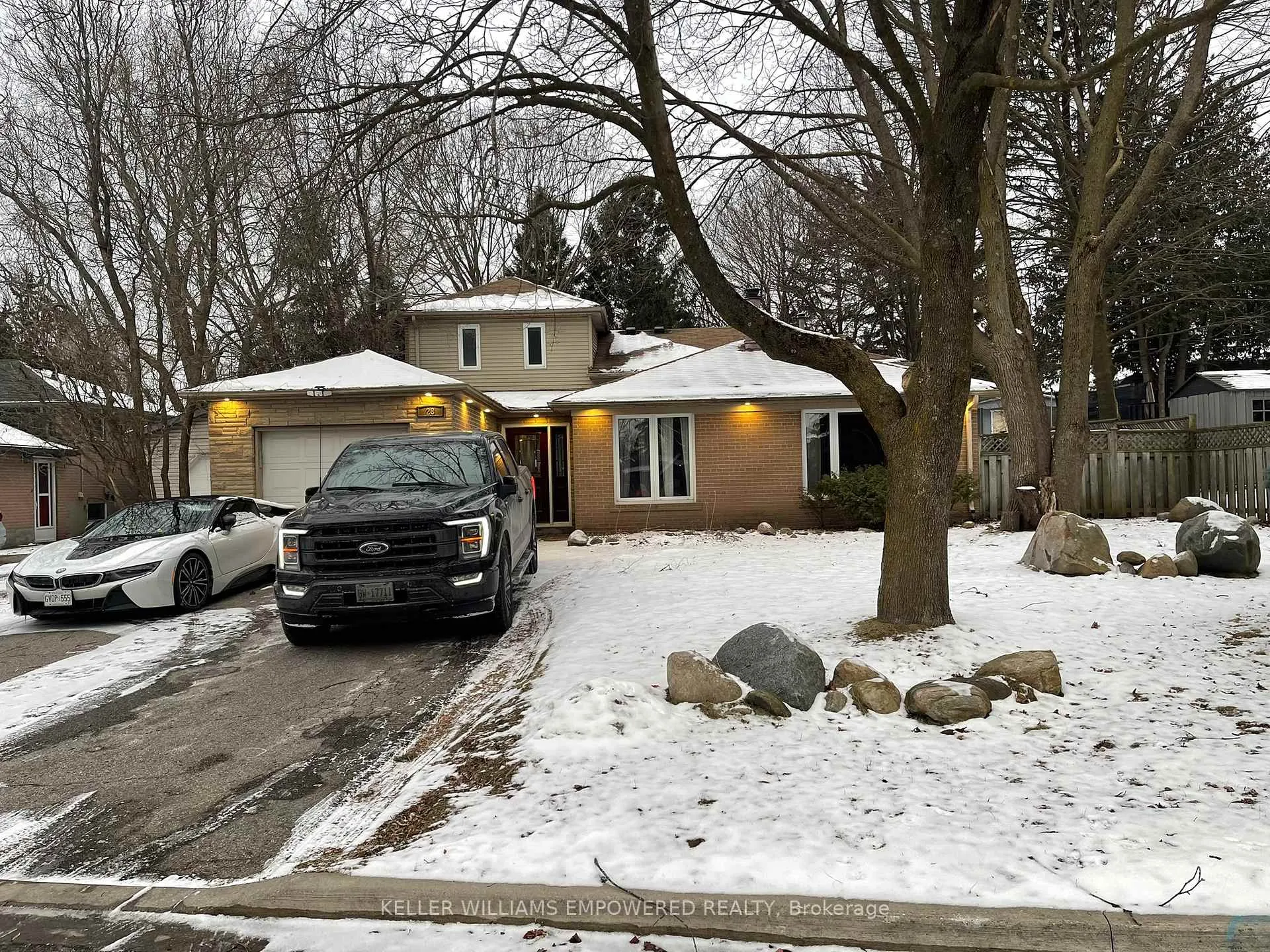 Photo 1 of 28 Foreht Crescent, Aurora, Aurora Heights — HOMEH