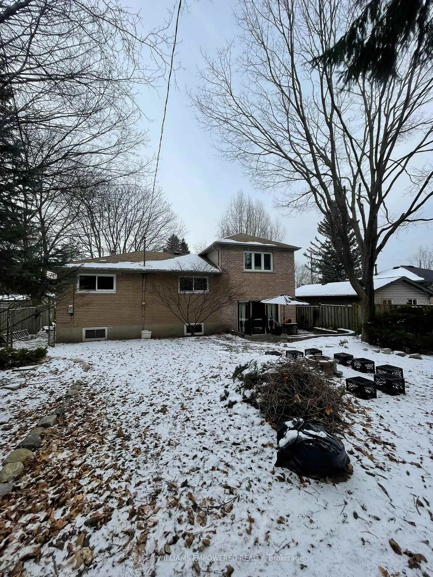 Photo 2 of 28 Foreht Crescent, Aurora, Aurora Heights — HOMEH