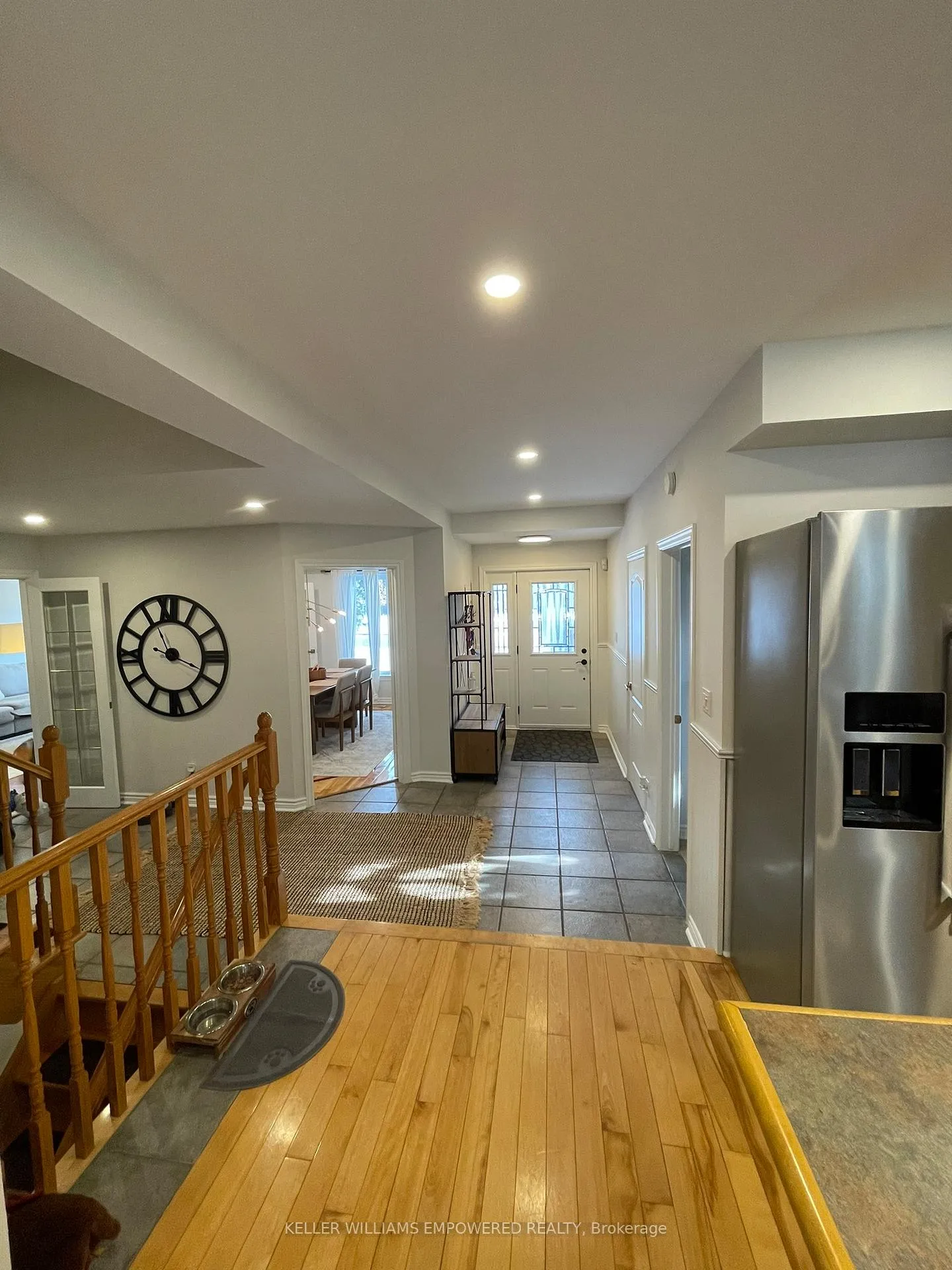 Photo 3 of 28 Foreht Crescent, Aurora, Aurora Heights — HOMEH