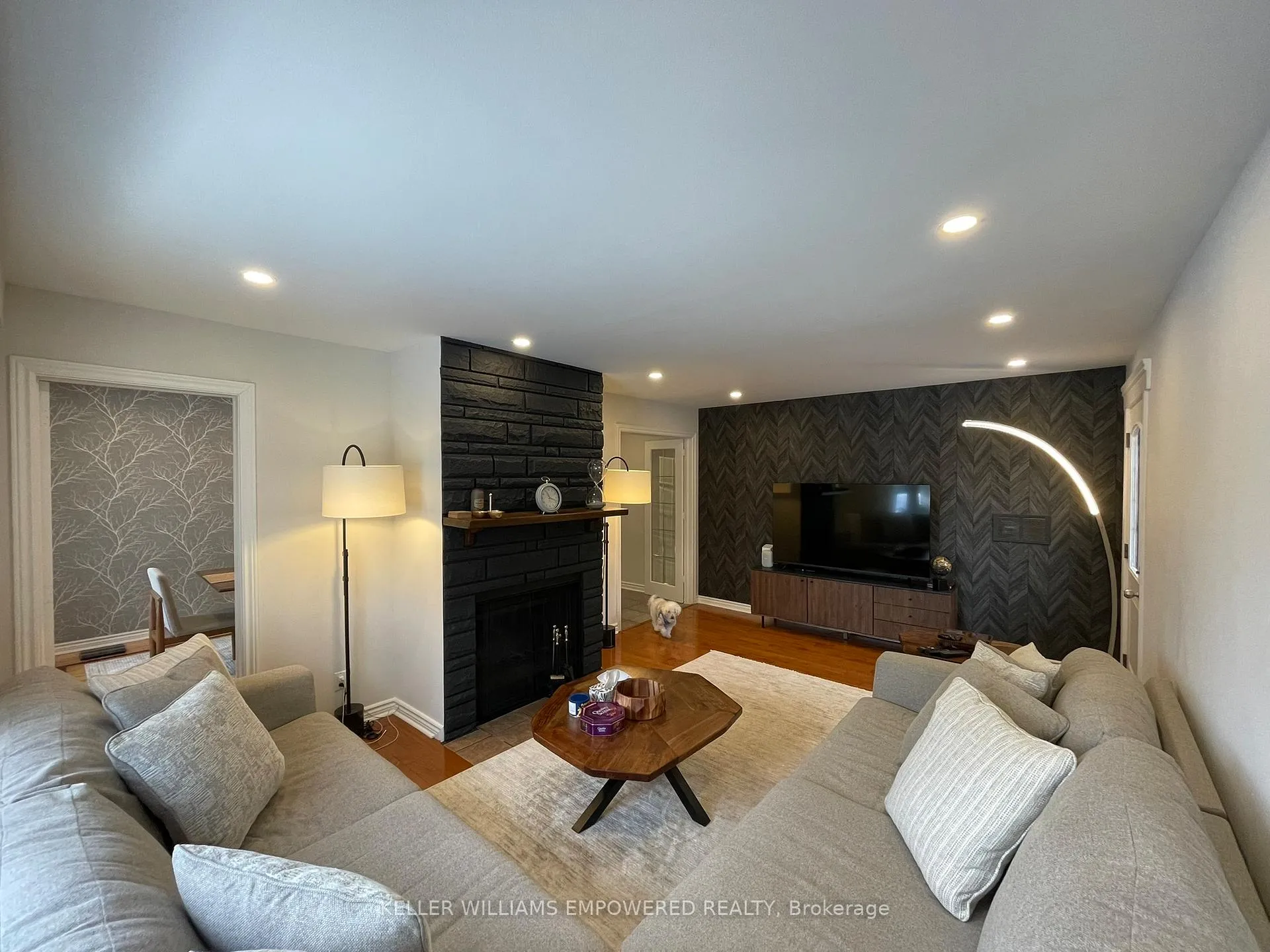 Photo 6 of 28 Foreht Crescent, Aurora, Aurora Heights — HOMEH