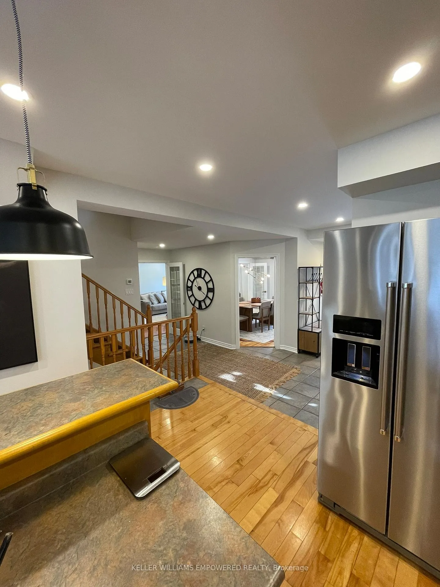 Photo 7 of 28 Foreht Crescent, Aurora, Aurora Heights — HOMEH