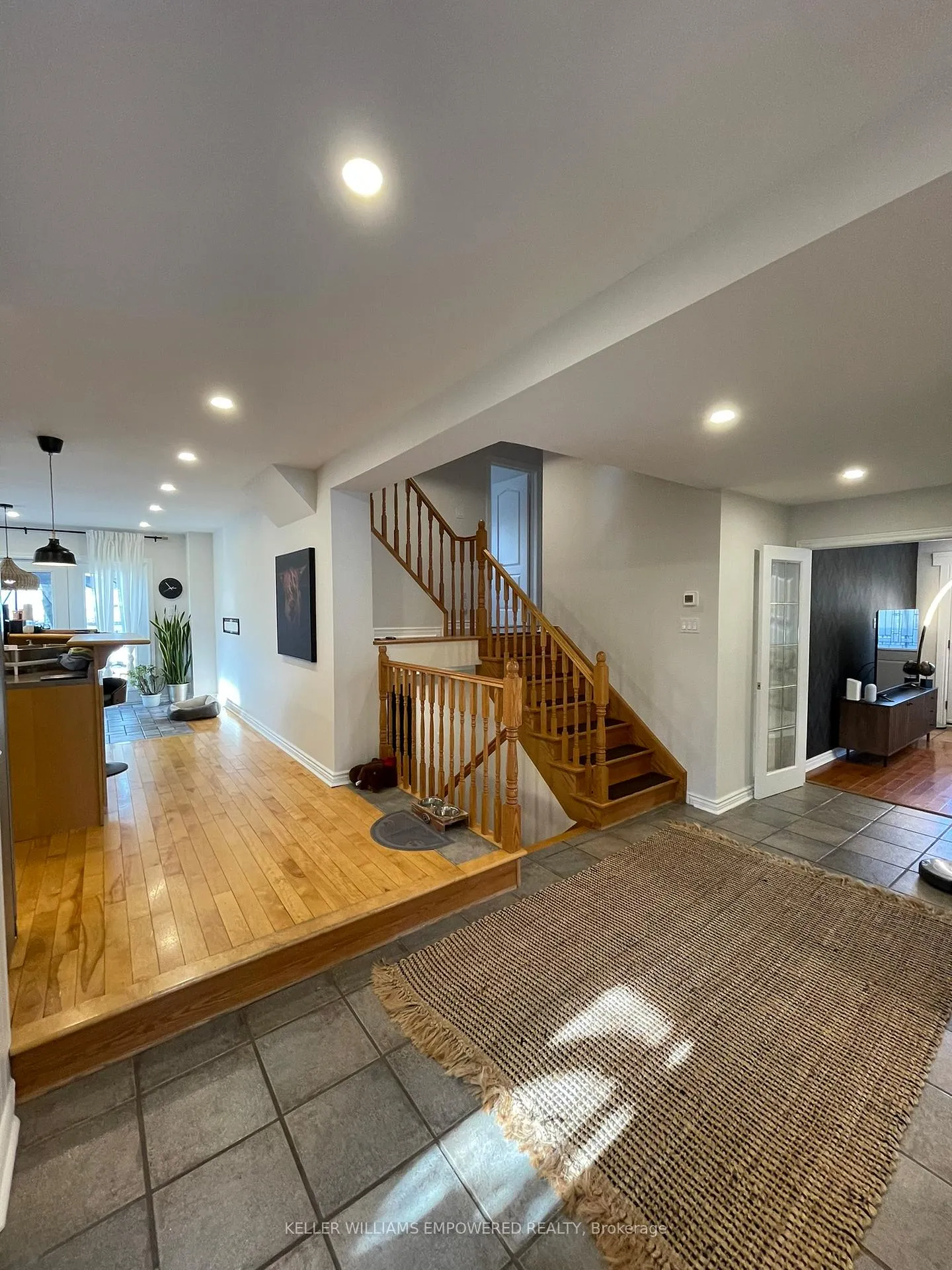 Photo 13 of 28 Foreht Crescent, Aurora, Aurora Heights — HOMEH