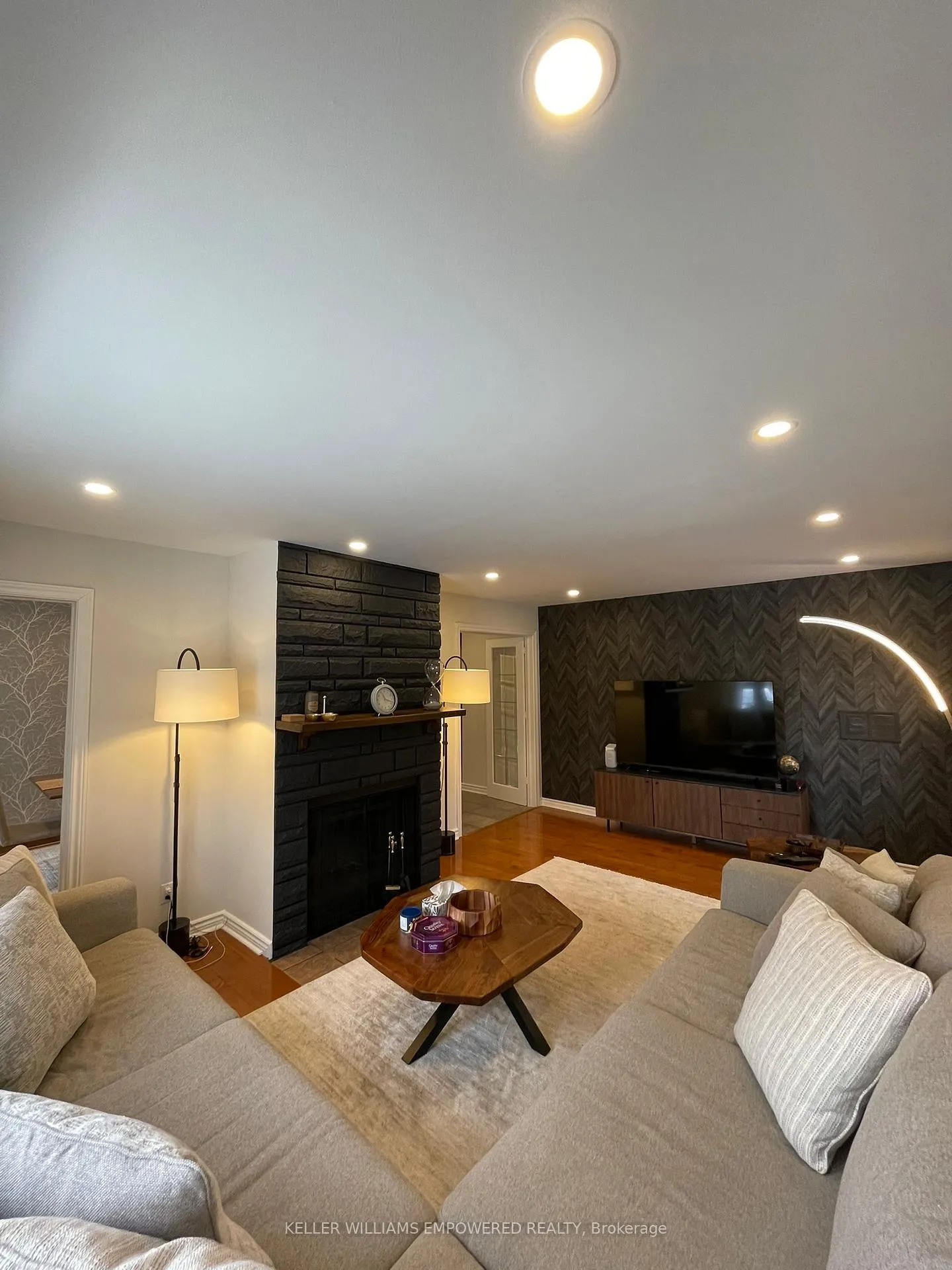 Photo 15 of 28 Foreht Crescent, Aurora, Aurora Heights — HOMEH