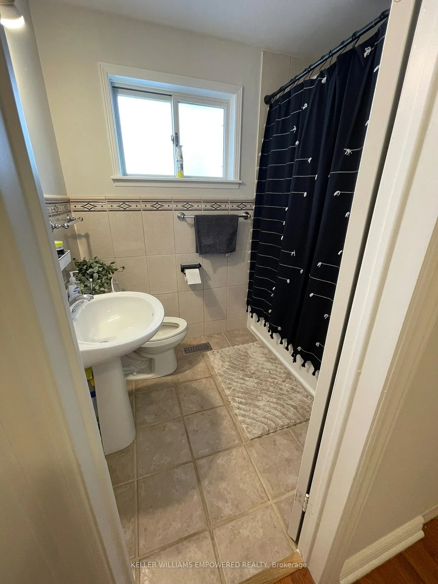 Photo 18 of 28 Foreht Crescent, Aurora, Aurora Heights — HOMEH
