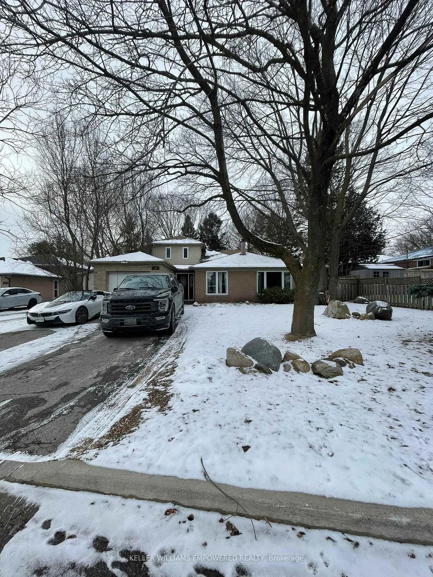 Photo 33 of 28 Foreht Crescent, Aurora, Aurora Heights — HOMEH