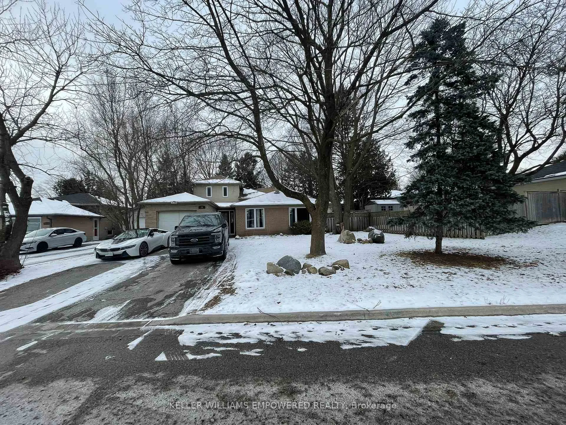 Photo 34 of 28 Foreht Crescent, Aurora, Aurora Heights — HOMEH