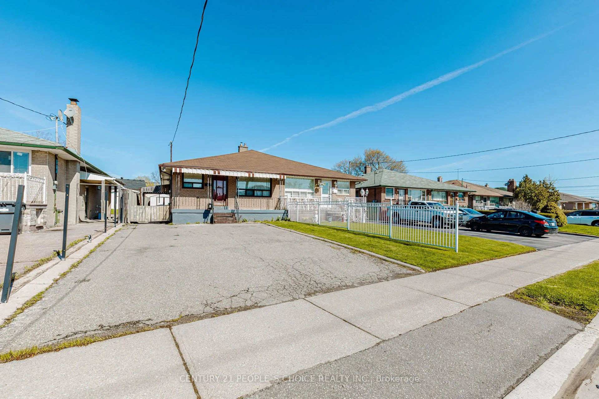 Photo 1 of 8 Dean Street N, Brampton, Brampton East — HOMEH