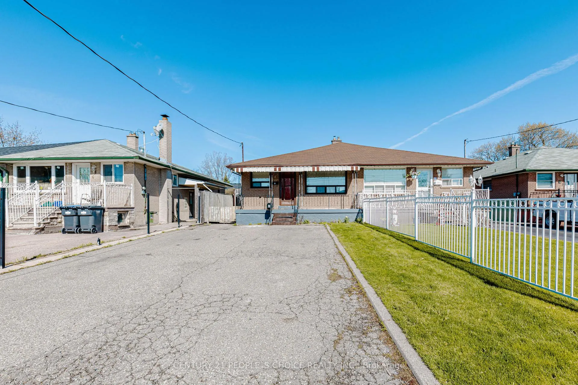 Photo 2 of 8 Dean Street N, Brampton, Brampton East — HOMEH