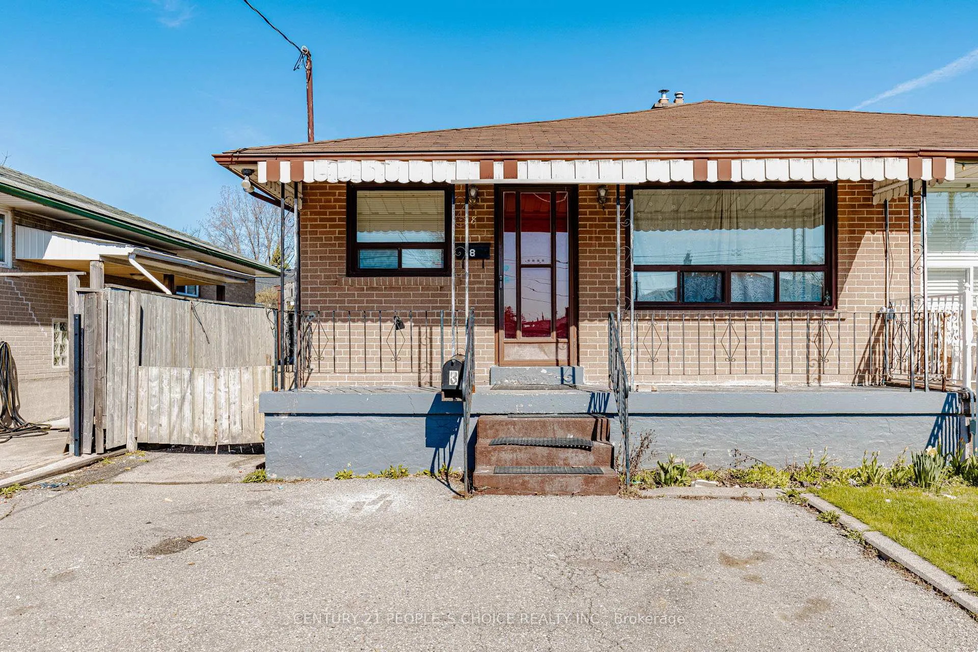 Photo 3 of 8 Dean Street N, Brampton, Brampton East — HOMEH