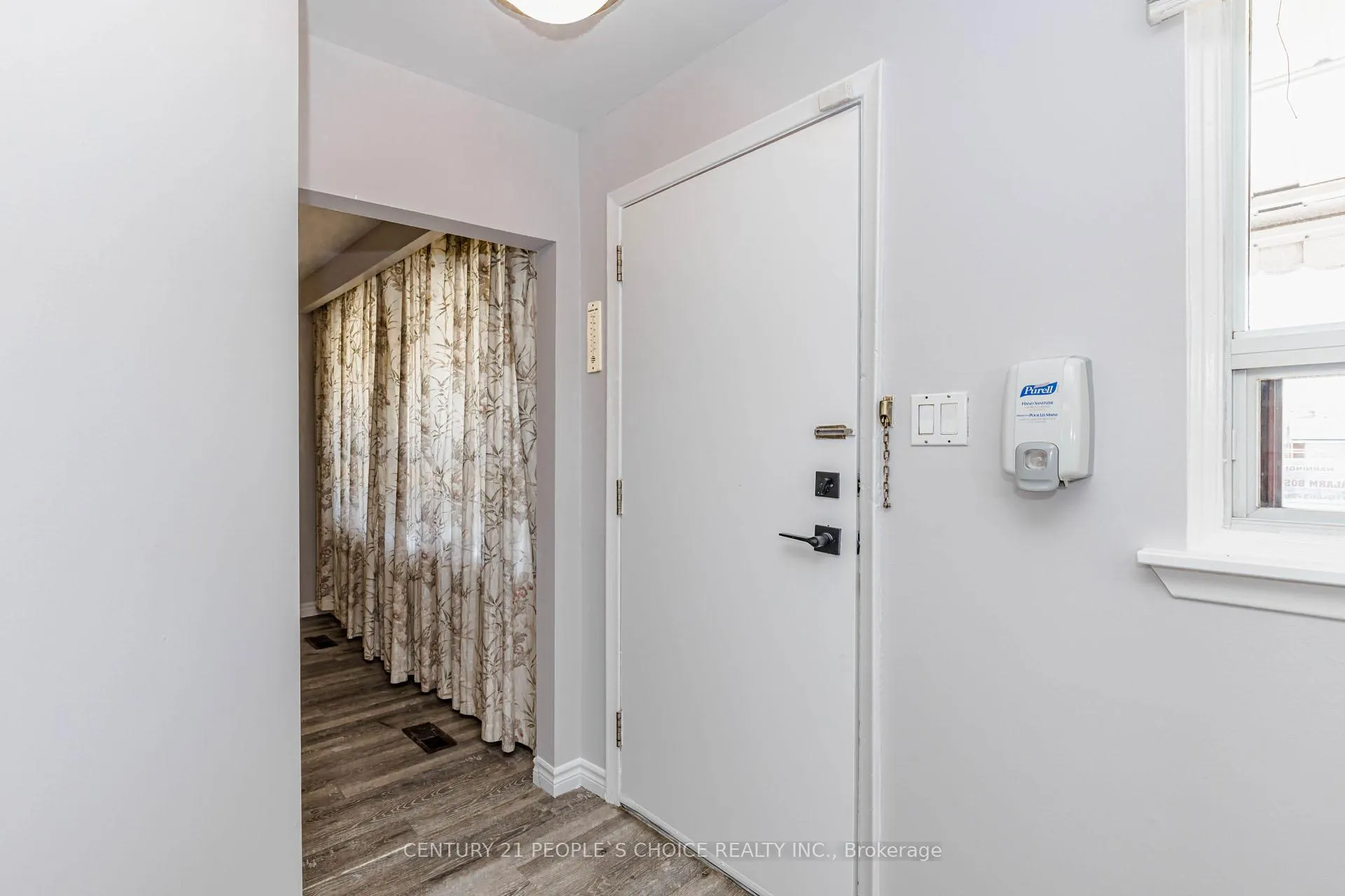 Photo 5 of 8 Dean Street N, Brampton, Brampton East — HOMEH