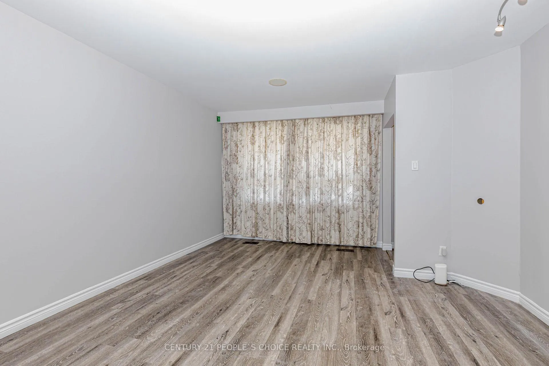 Photo 8 of 8 Dean Street N, Brampton, Brampton East — HOMEH