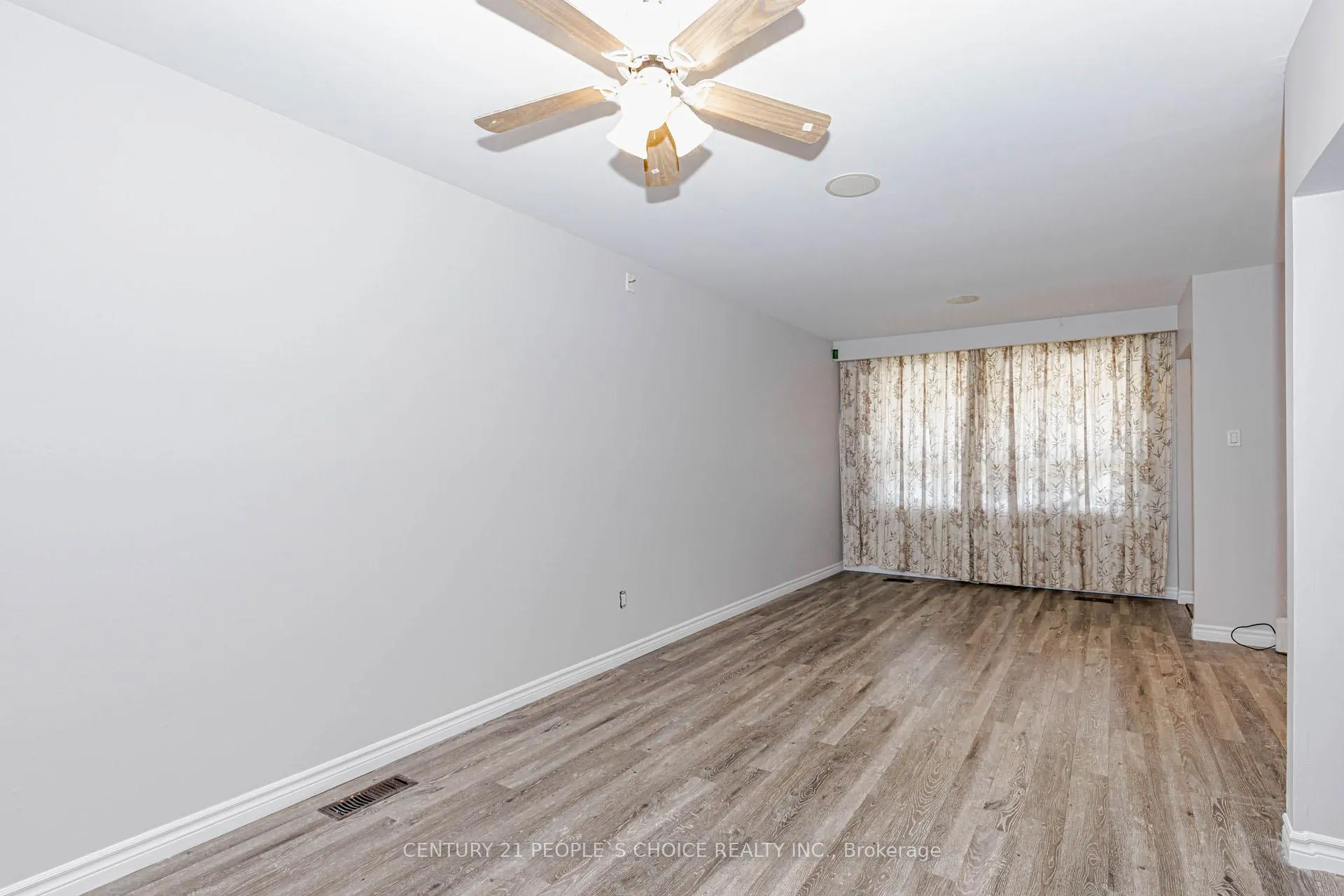 Photo 11 of 8 Dean Street N, Brampton, Brampton East — HOMEH