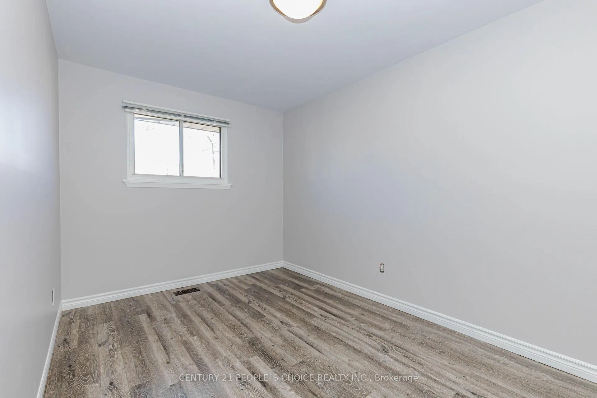 Photo 12 of 8 Dean Street N, Brampton, Brampton East — HOMEH