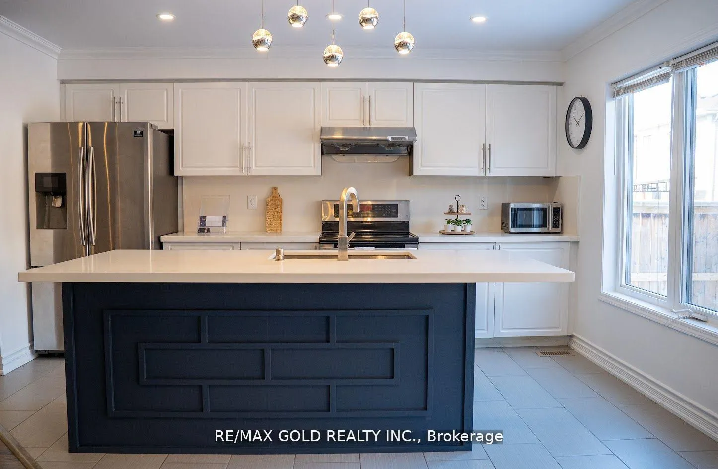 Photo 3 of 7702 Buckeye Crescent, Niagara Falls, Brown — HOMEH