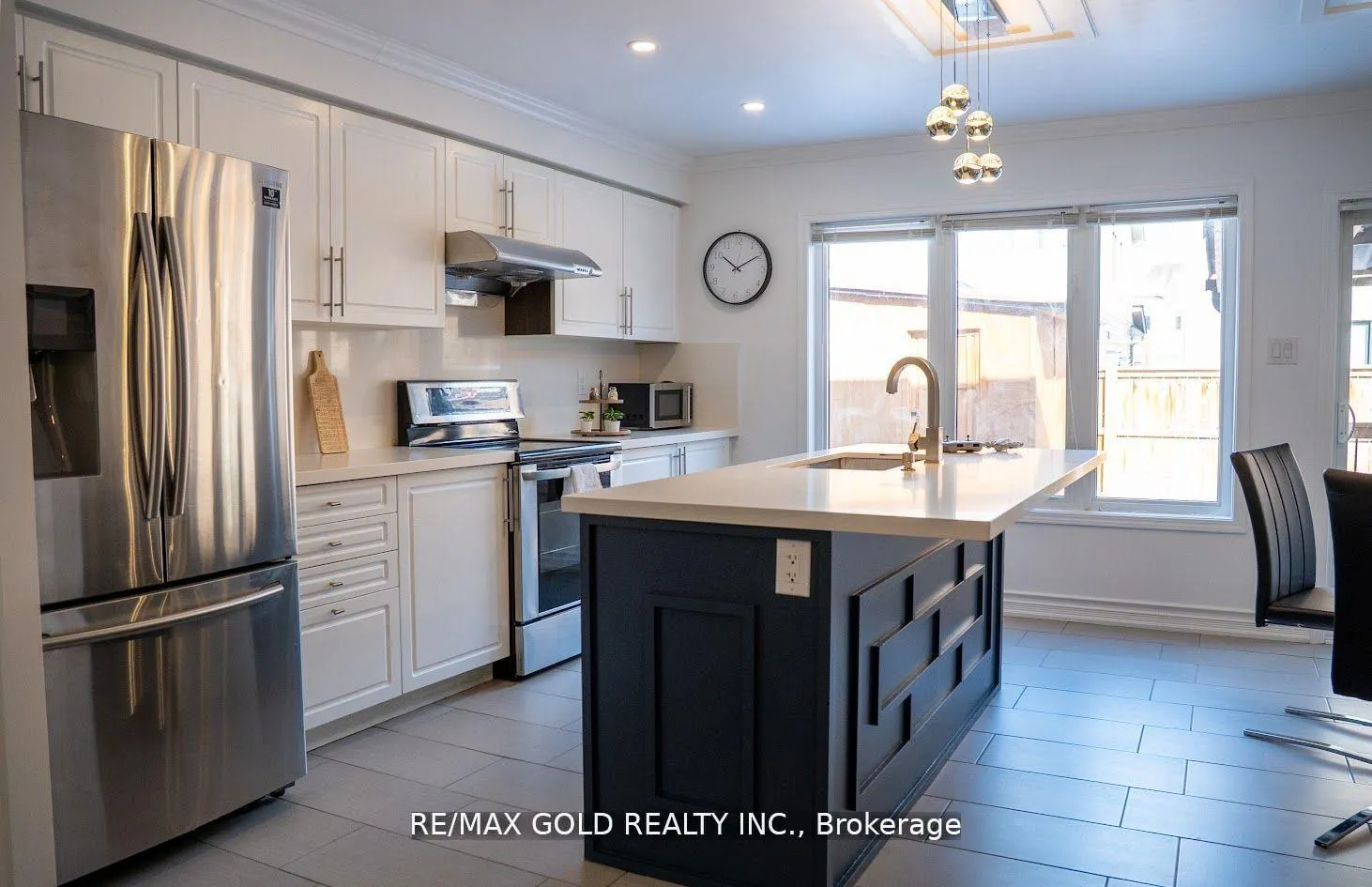 Photo 5 of 7702 Buckeye Crescent, Niagara Falls, Brown — HOMEH