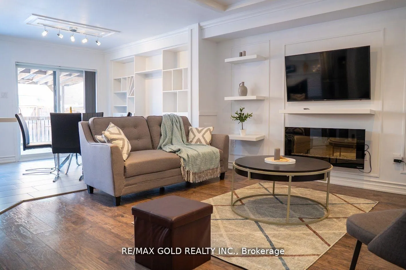 Photo 6 of 7702 Buckeye Crescent, Niagara Falls, Brown — HOMEH