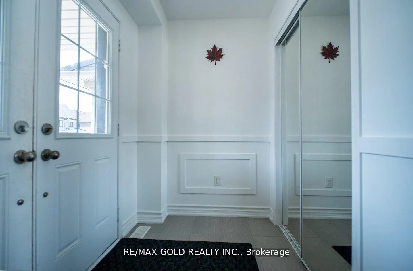 Photo 10 of 7702 Buckeye Crescent, Niagara Falls, Brown — HOMEH