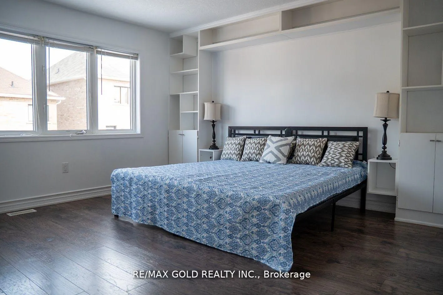 Photo 13 of 7702 Buckeye Crescent, Niagara Falls, Brown — HOMEH