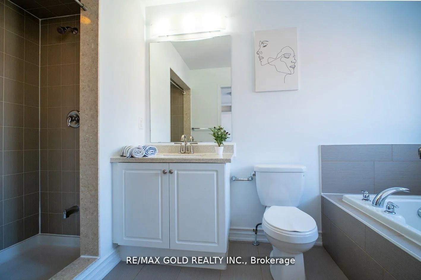 Photo 15 of 7702 Buckeye Crescent, Niagara Falls, Brown — HOMEH