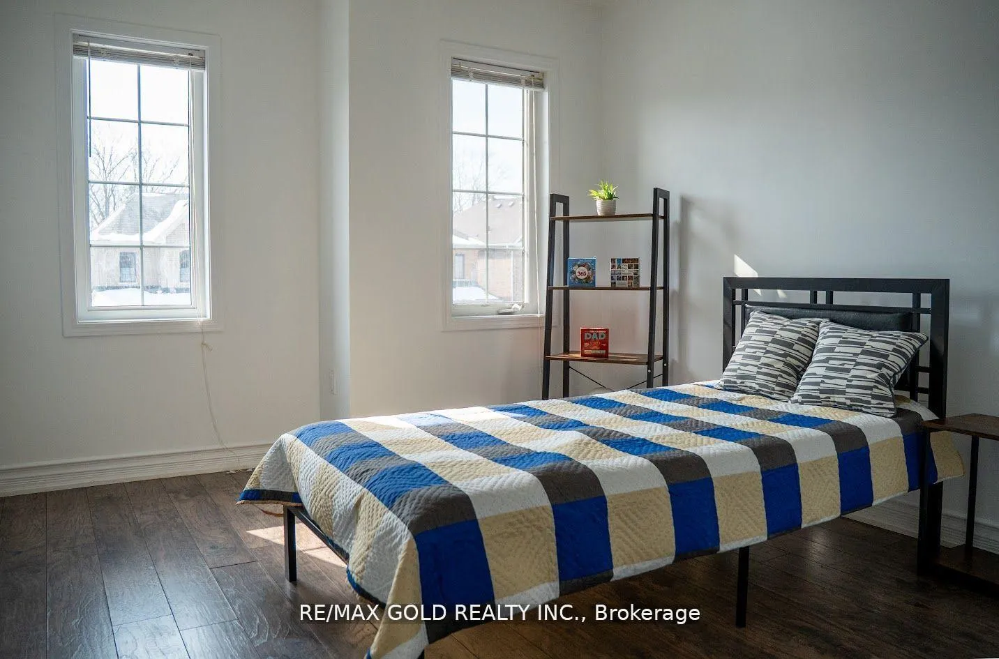 Photo 18 of 7702 Buckeye Crescent, Niagara Falls, Brown — HOMEH