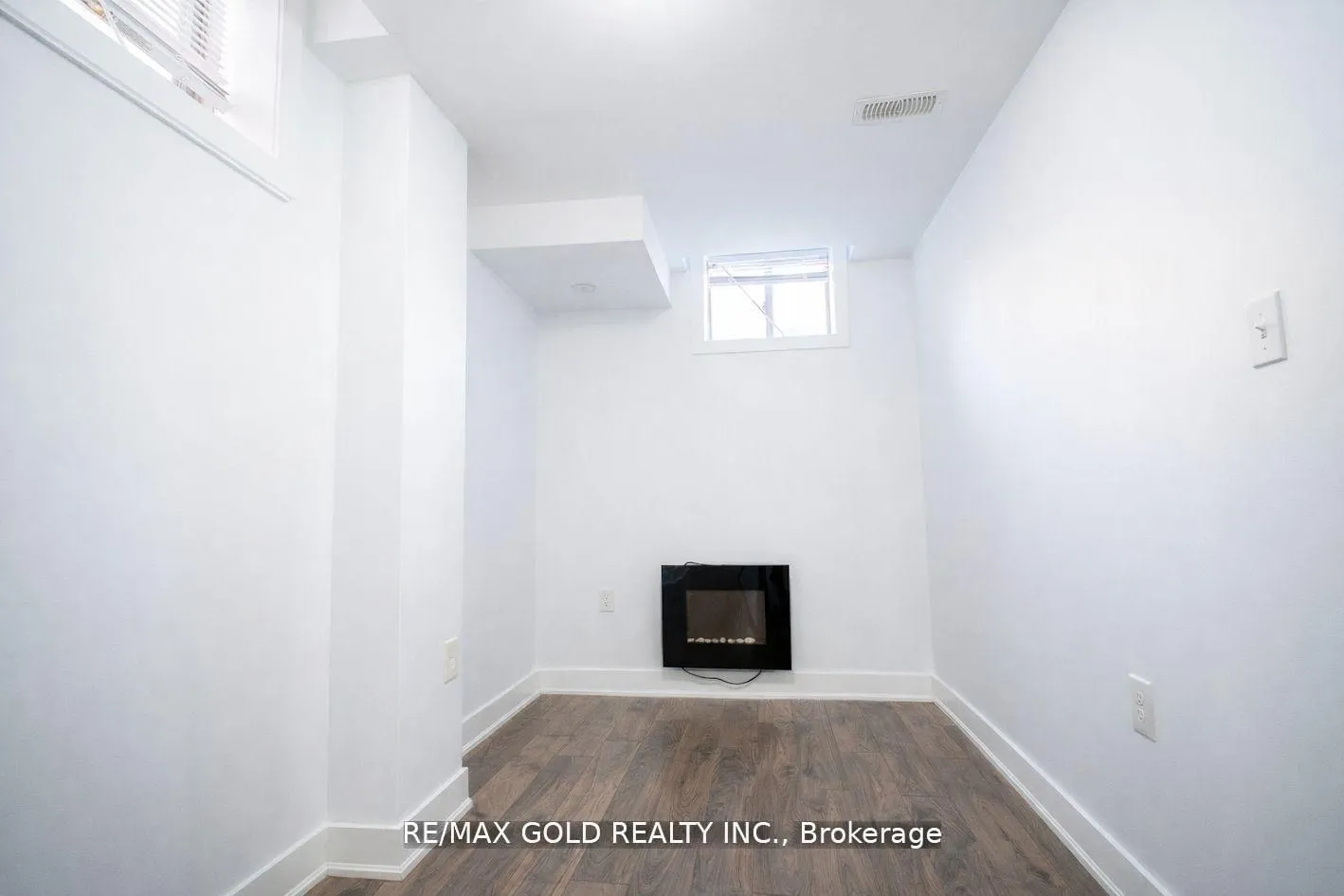 Photo 25 of 7702 Buckeye Crescent, Niagara Falls, Brown — HOMEH