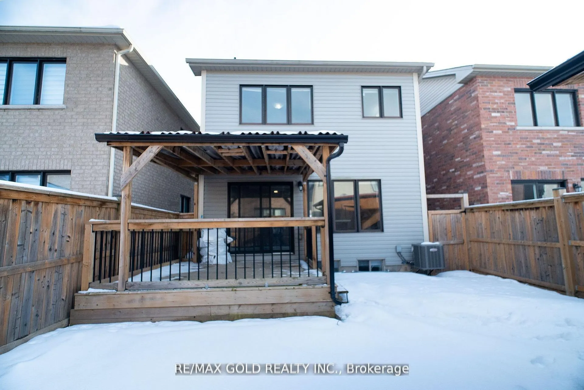 Photo 28 of 7702 Buckeye Crescent, Niagara Falls, Brown — HOMEH