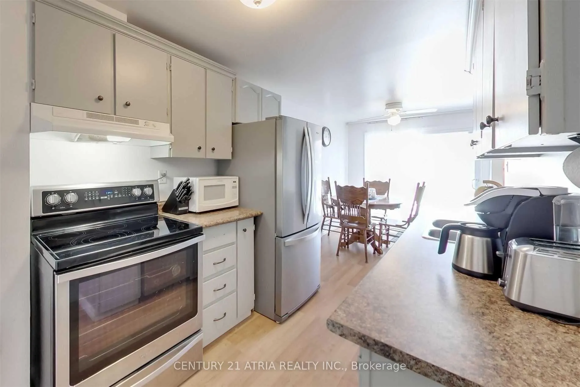 Photo 3 of 27 Dickens Drive, Barrie, Letitia Heights — HOMEH
