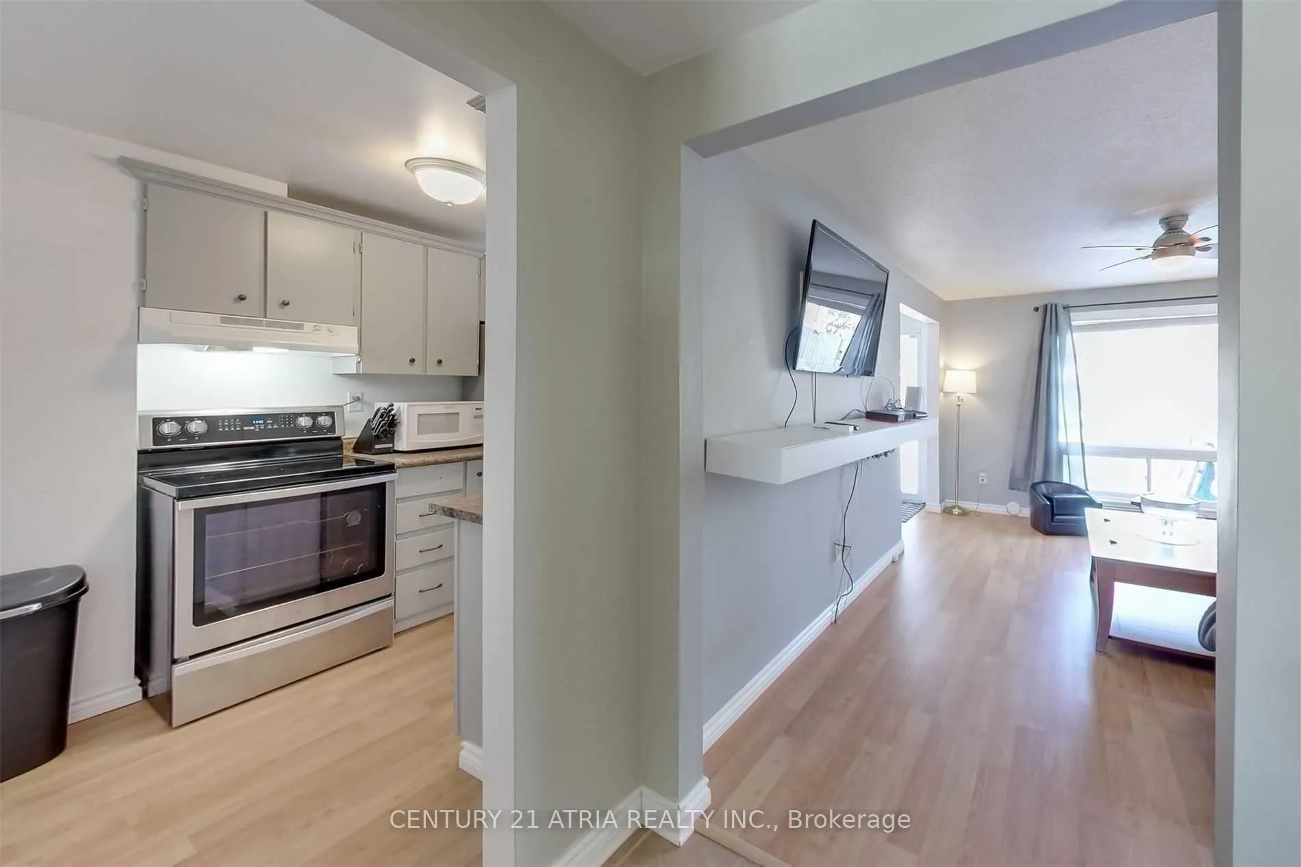 Photo 4 of 27 Dickens Drive, Barrie, Letitia Heights — HOMEH