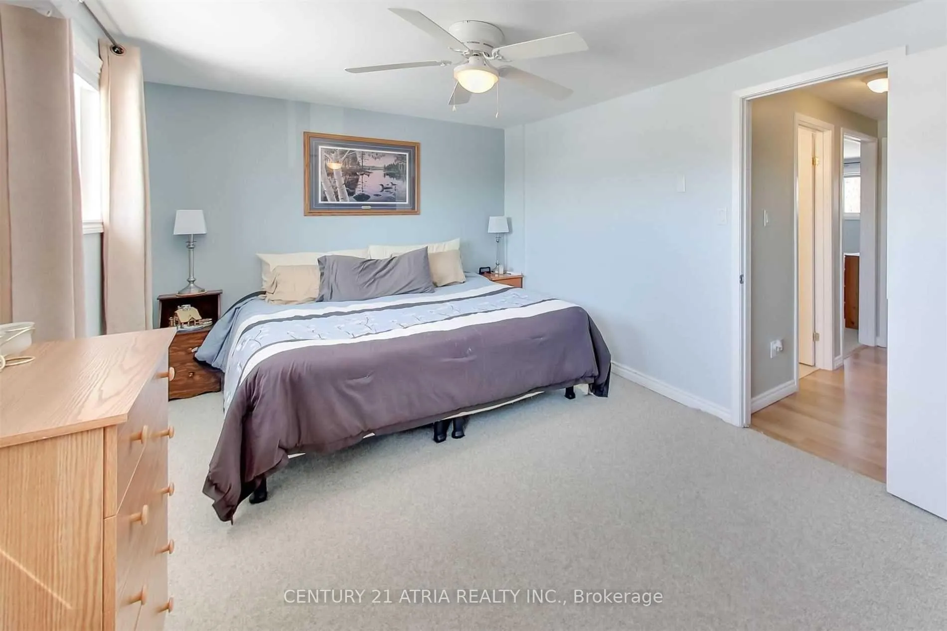 Photo 5 of 27 Dickens Drive, Barrie, Letitia Heights — HOMEH
