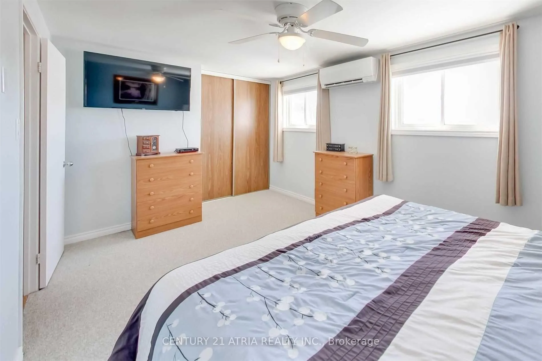 Photo 6 of 27 Dickens Drive, Barrie, Letitia Heights — HOMEH